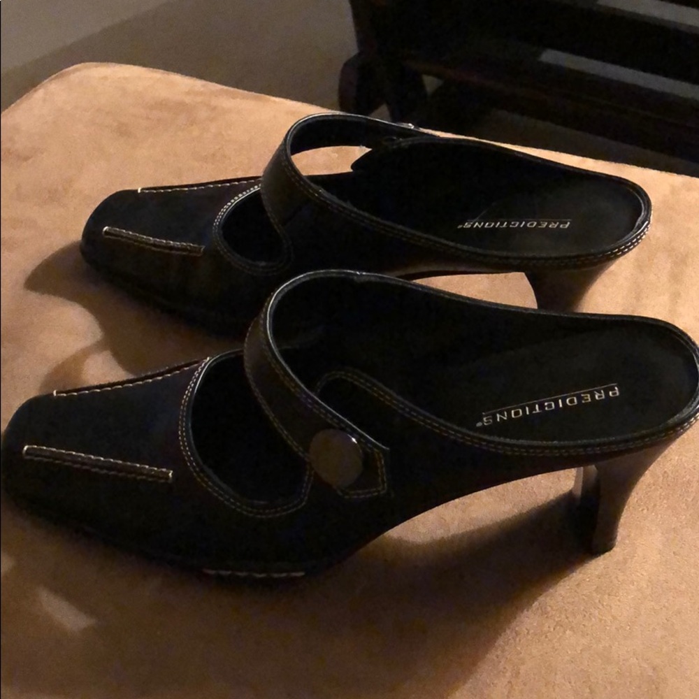 Black dress shoes